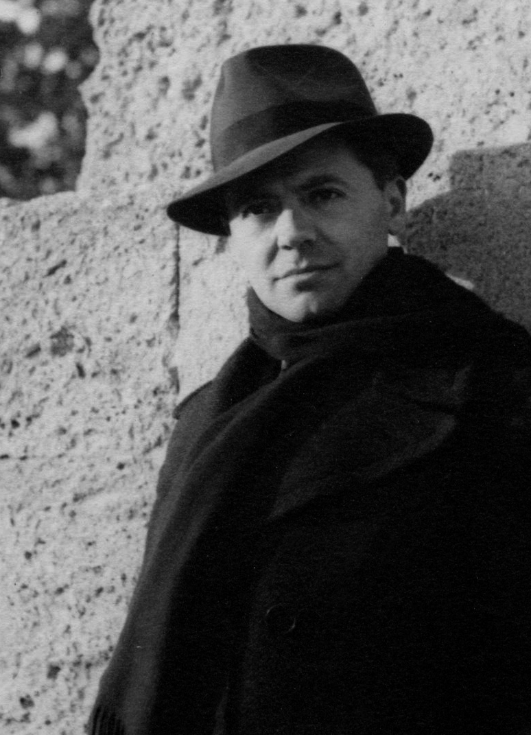 Jean Moulin aux Arceaux près de la promenade du Peyroux à Montpellier, en 1940.